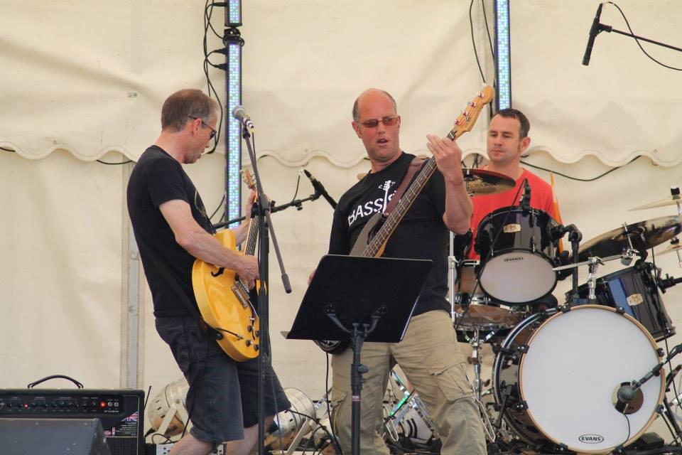 Live music with Tres Hombres