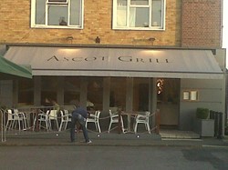naturlig Løb Placeret Ascot Grill - A pub serving food in Ascot.