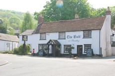 The Bull at Streatley from the junction of the A329 and B4009
